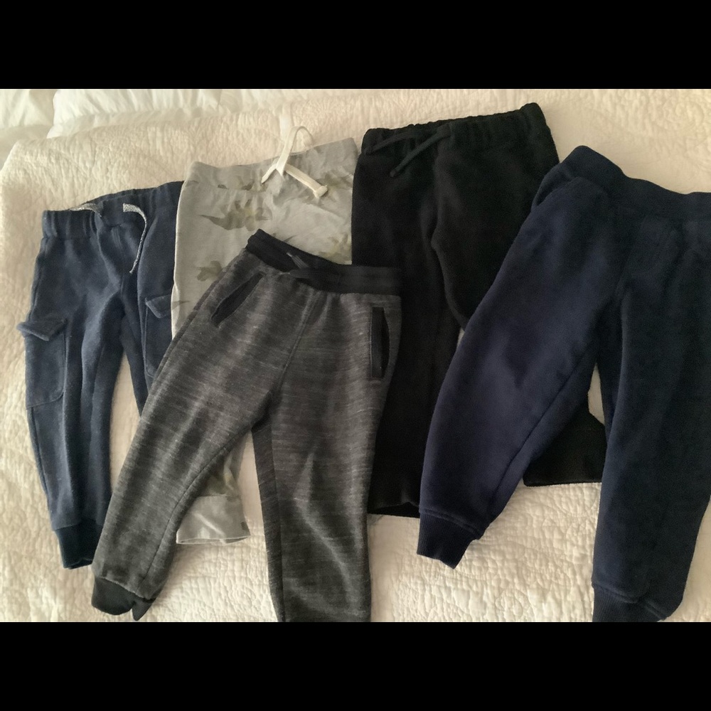 5pair of joggers Old navy and 1 Nautica